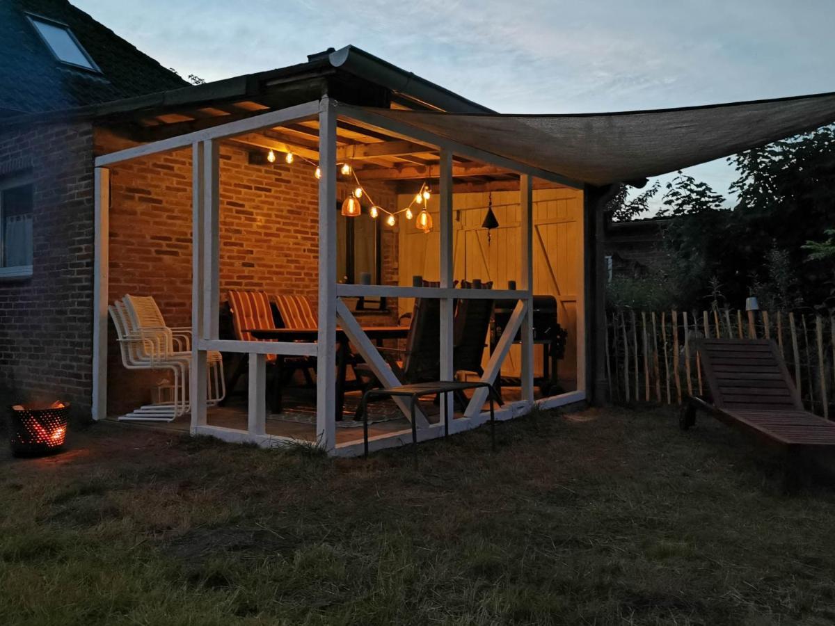 Ferienglueck An Der Nordsee Buche Deine Erdgeschoss-Ferienwohnung Mit Kamin Terrasse Und Eingezaeuntem Garten Fuer Unvergessliche Auszeiten Altfunnixsiel Exterior foto