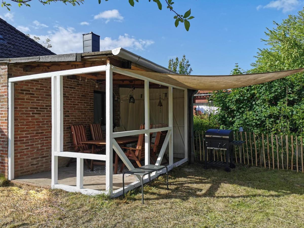 Ferienglueck An Der Nordsee Buche Deine Erdgeschoss-Ferienwohnung Mit Kamin Terrasse Und Eingezaeuntem Garten Fuer Unvergessliche Auszeiten Altfunnixsiel Exterior foto