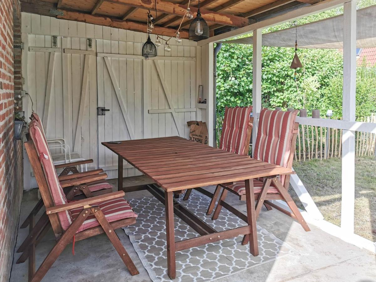 Ferienglueck An Der Nordsee Buche Deine Erdgeschoss-Ferienwohnung Mit Kamin Terrasse Und Eingezaeuntem Garten Fuer Unvergessliche Auszeiten Altfunnixsiel Exterior foto